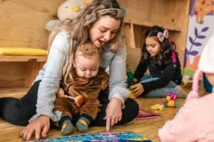 aupair europa con niños Historia de la mentora aupair en europa mientras cuida y juega con los niños.